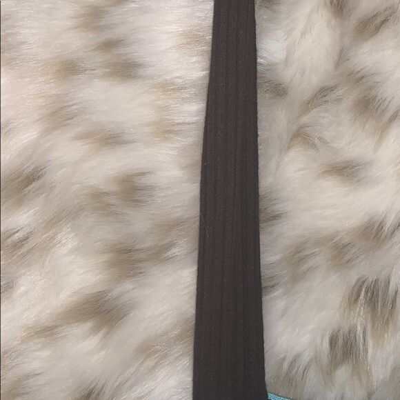 Beautiful top  - Picture 3 of 4